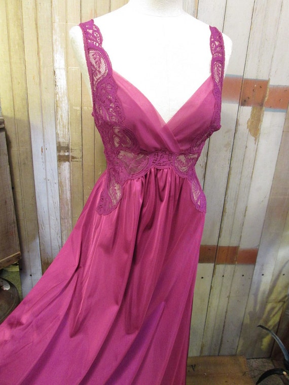 Rare Vintage Violet purple Olga Long Nightgown huge Sweep M L 92060