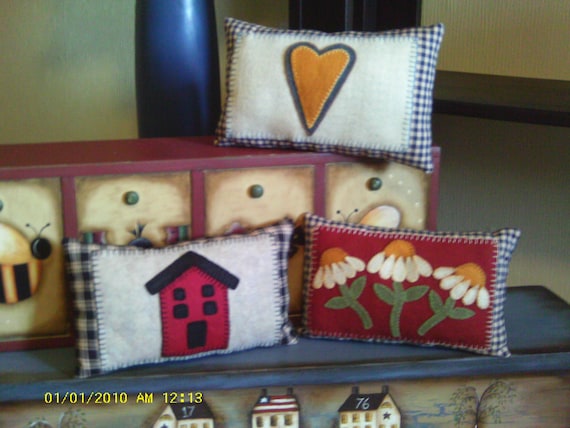 Heart, Home and Daisy Pillows.