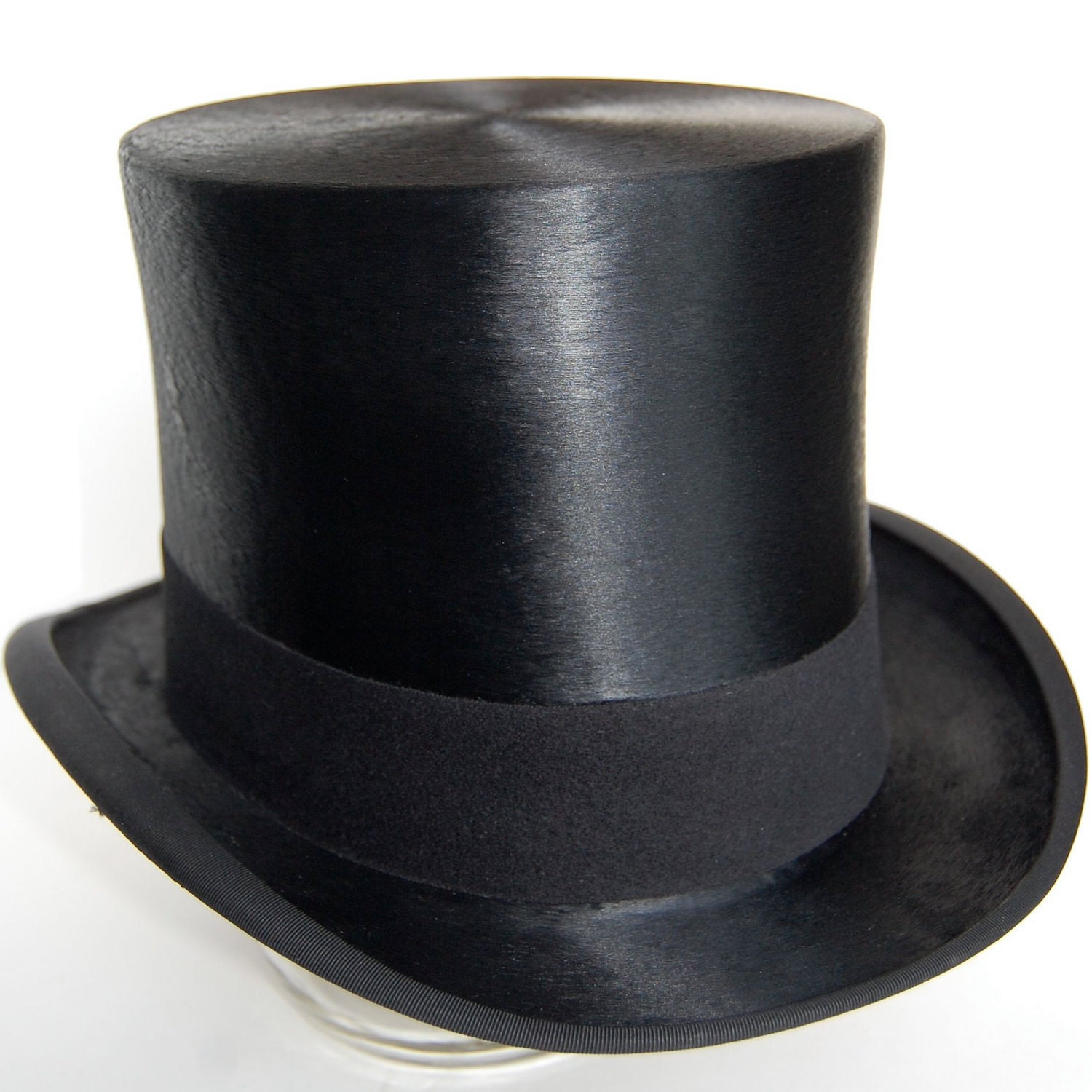 В цилиндре и шелковой накидке. Боливар шляпа 19 век. Боливар шляпа Пушкин. Цилиндр, Боливар.