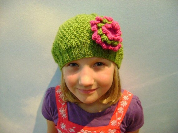 Girls Beanie Flower Hat in Olive Green & Pink  von MoreTeaVicar1