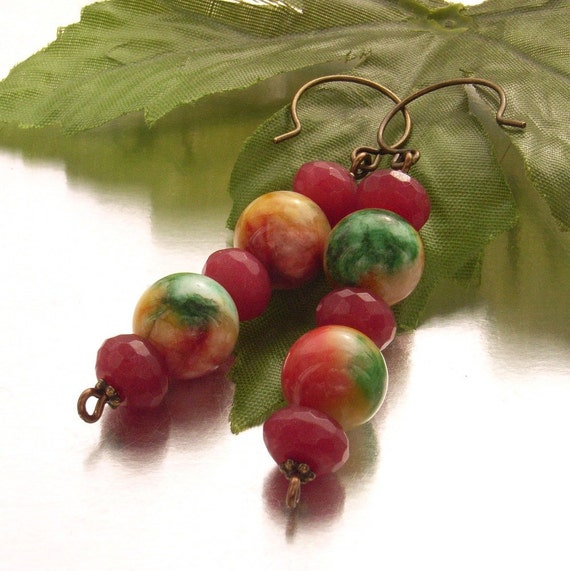 Gemstone earrings in Brazilian jade and red von BlueForestJewellery