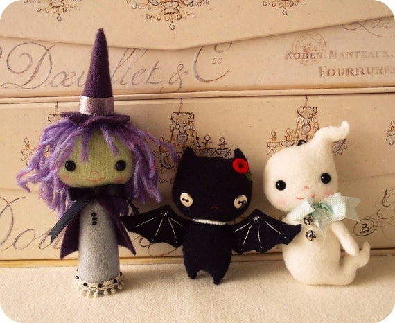 Halloween Felt Pattern for a cute witch, black bat, and cute ghost. These are a pdf instant download after purchase and easy to make.
