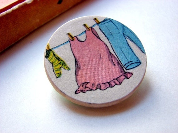 Little Wood Pin Brooch Clothes on the Line by mimiandlucy on Etsy