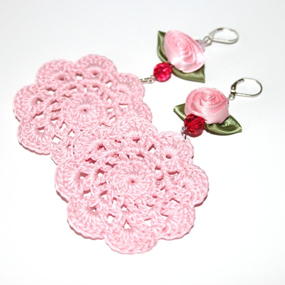 Valentine's day pink roses crochet earrings von faustapink900