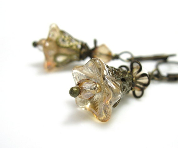 Champagne Czech Glass Vintage Style Flower von jewelrybyNaLa
