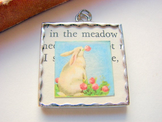 Soldered Glass Art Charm Pendant White Bunny Rabbit von mimiandlucy