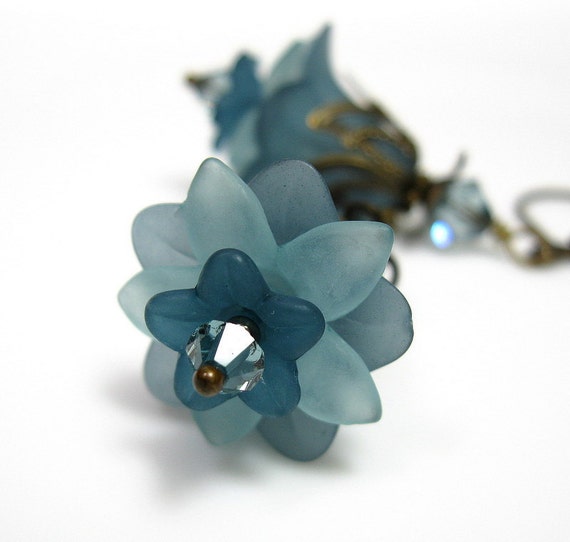 Cornflower Blue Swarovski Lucite Vintage Style von jewelrybyNaLa