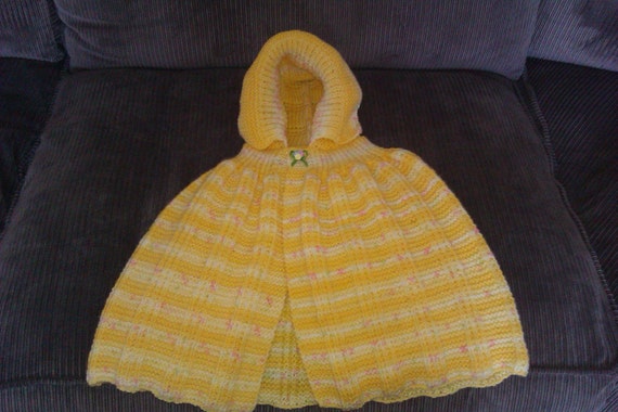 hand knitted lemon sripe cape for newborn/reborn von craftykitty66