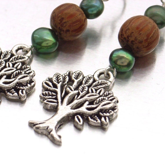 Charm earrings tree wood freshwater pearl von BlueForestJewellery
