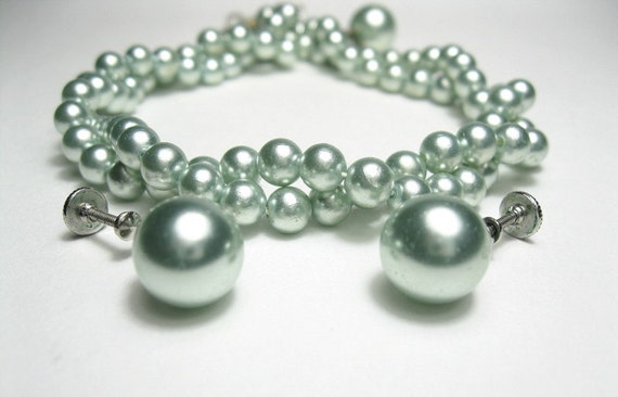 Vintage 1940s Pearl Necklace Earrings Green by jewelrybyNaLa
