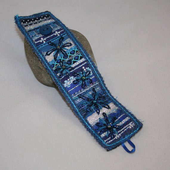 Embroidered  Cuff  Blue Fantasy Flowers on Ribbon von Lynwoodcrafts