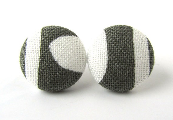 Stud earrings dark gray grey white funky fabric von KooKooCraft