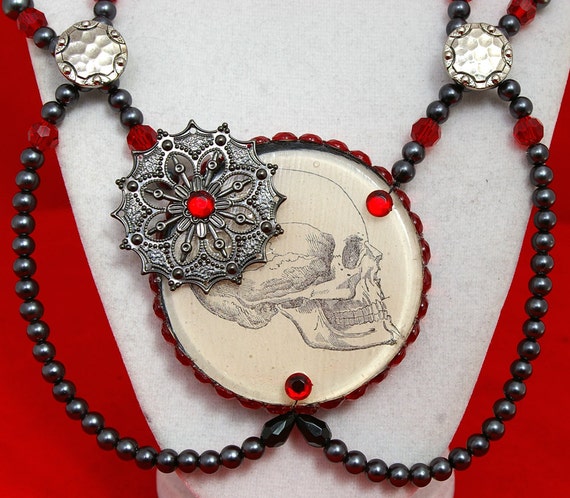 Skull Cranium necklace medical retro red chain von whiskeydarling